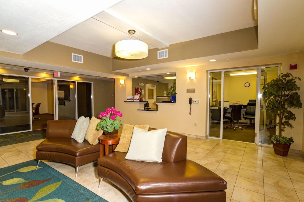 Candlewood Suites Ft Myers I 75 27/40