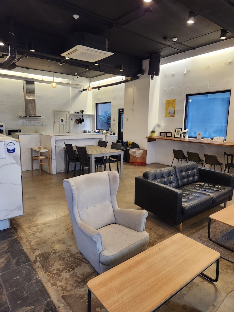 Canvas Hostel 38/54