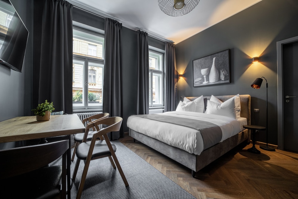 The Viaduct - Suites & More 27/60