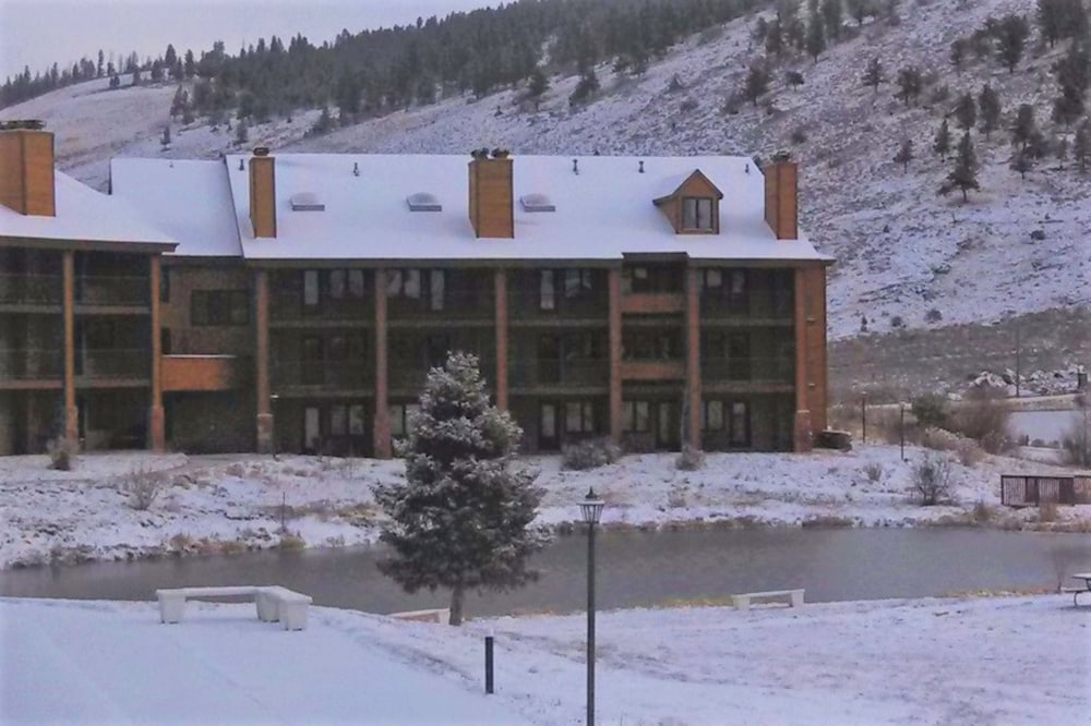 Inn at SilverCreek 2/75