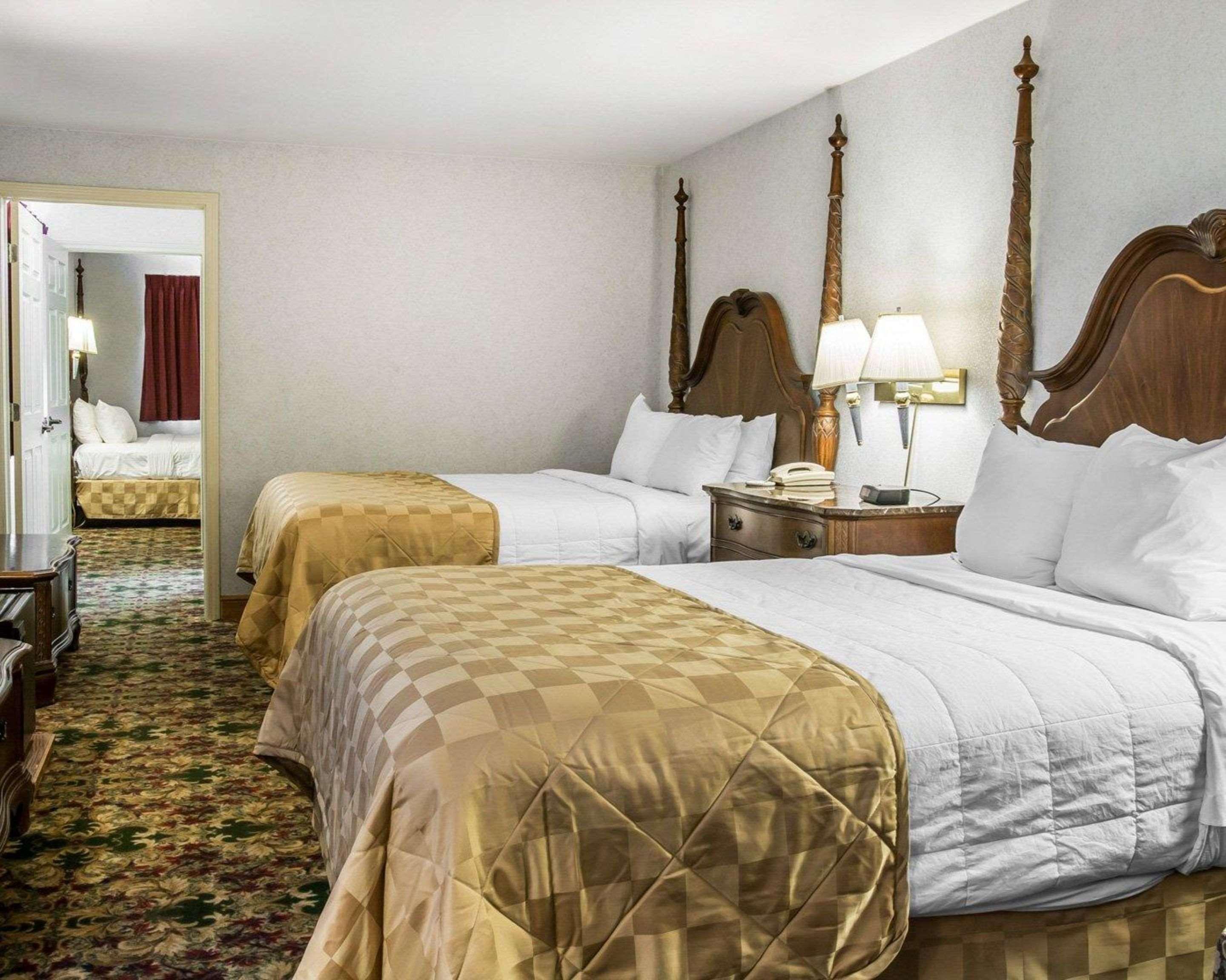 LEISURE, SUITE, 3 QUEEN BEDS