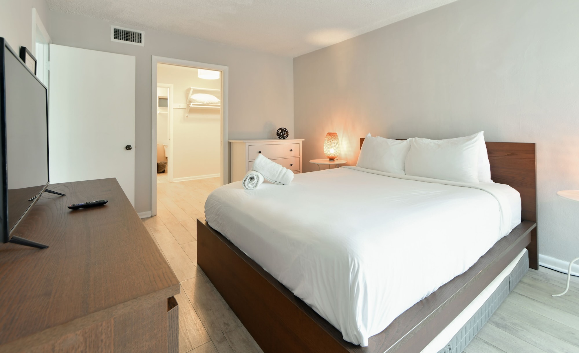 1 BEDROOM, APARTMENT