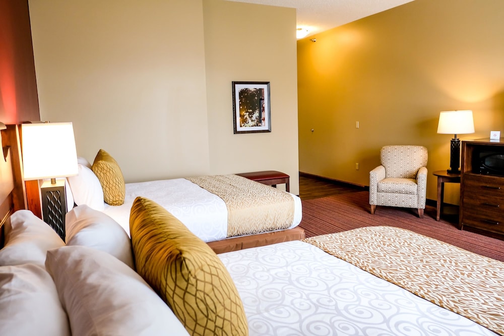 Best Western Plus Dutch Haus Inn And Suites 18/48
