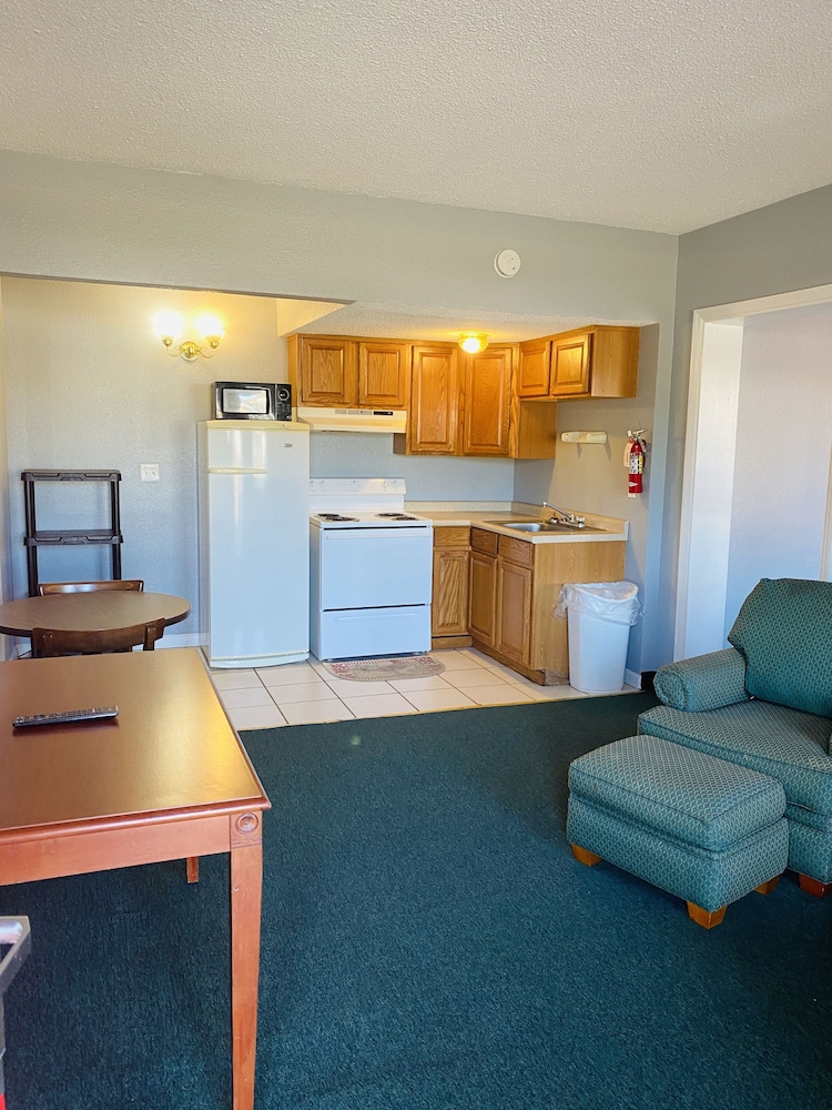 Travelers Place Inn & Suites 56/73