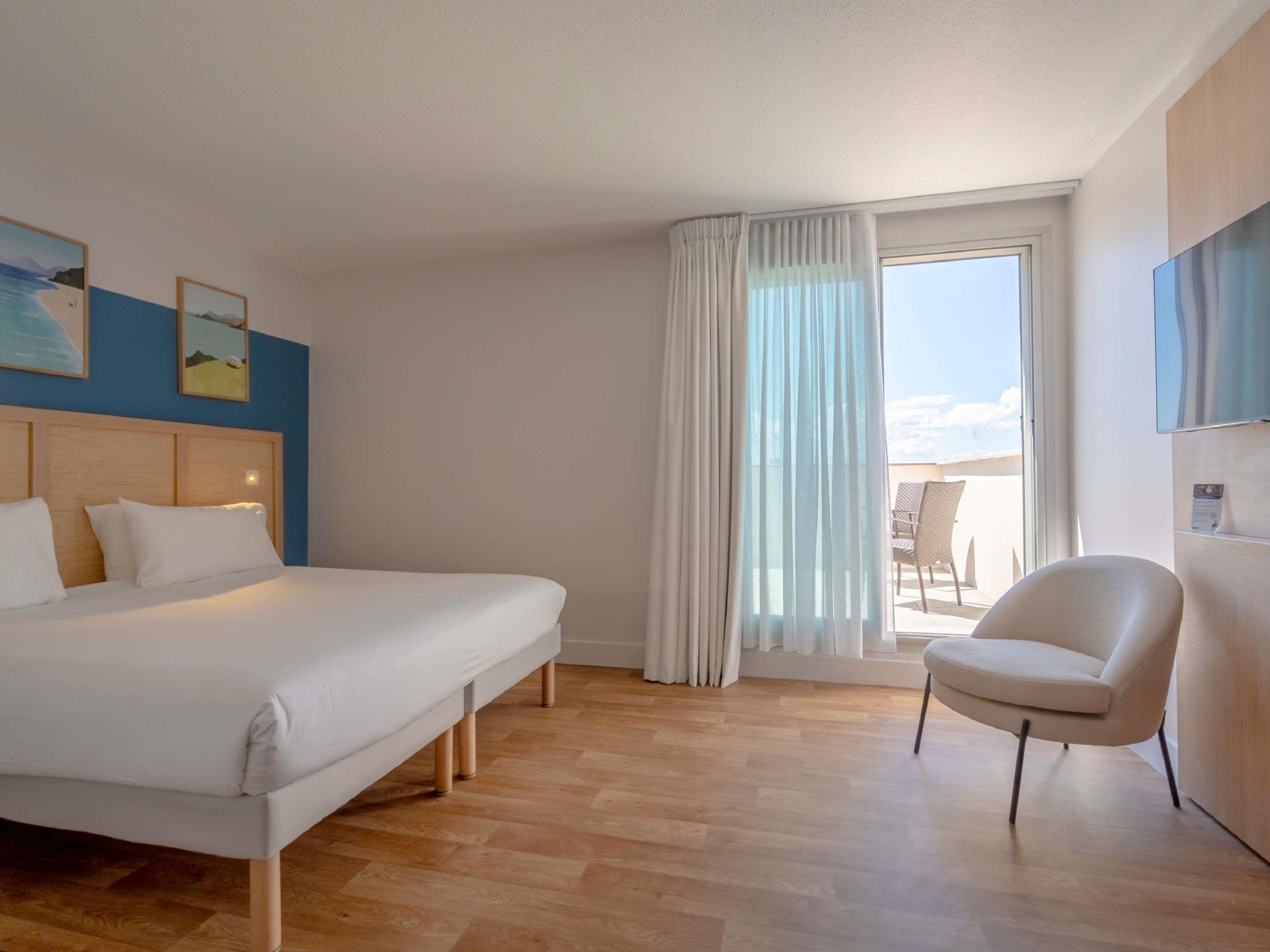FAMILY, DOUBLE OR TWIN BED, SEA VIEW, SOFA, TERRACE
