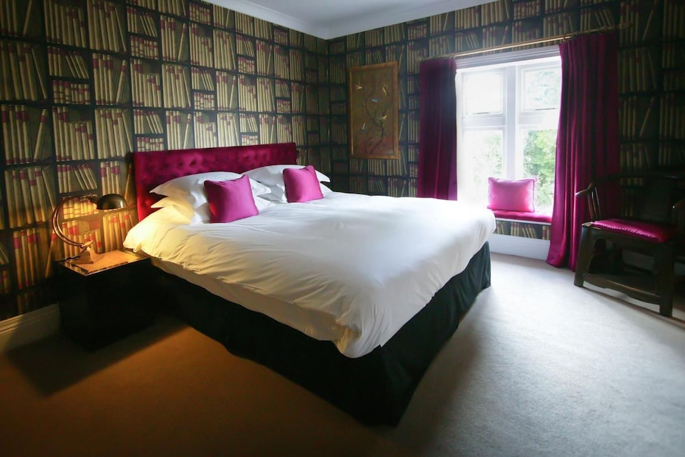 Mitton Hall 10/50