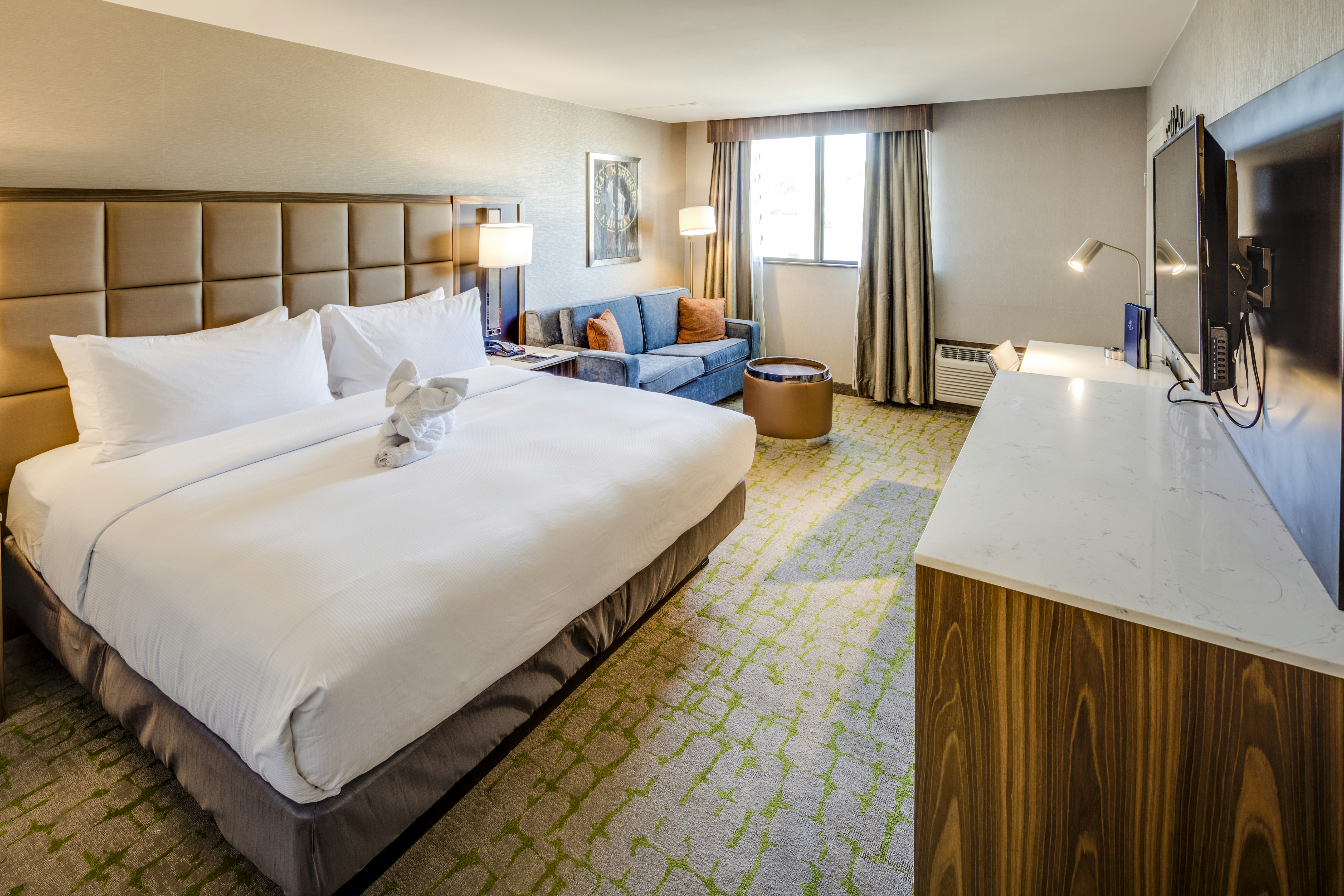 Room, King Bed, River View, Sofa