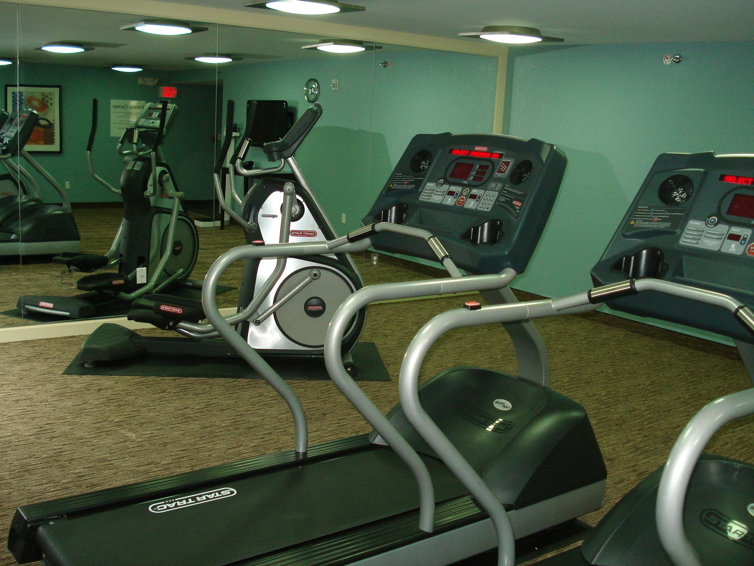 Holiday Inn Express Hotel Suites Ft Lauderdale N Exec Airport 37/76