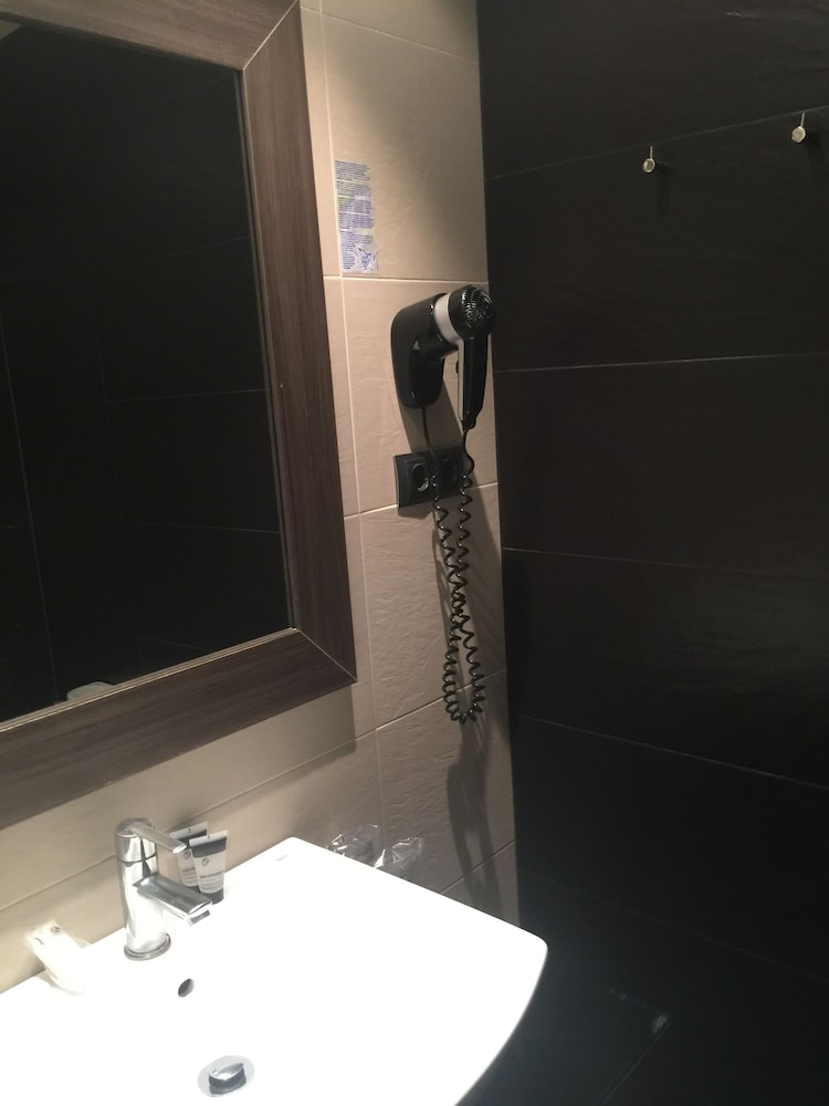 Oasis Hotel 5/69