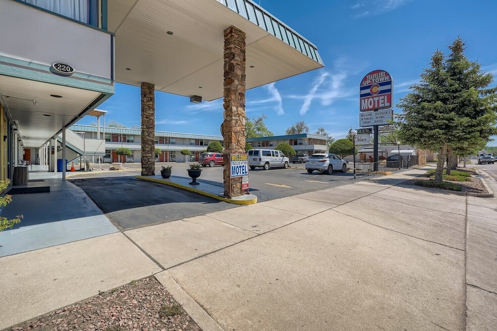 Travelers Uptown Motel 35/54