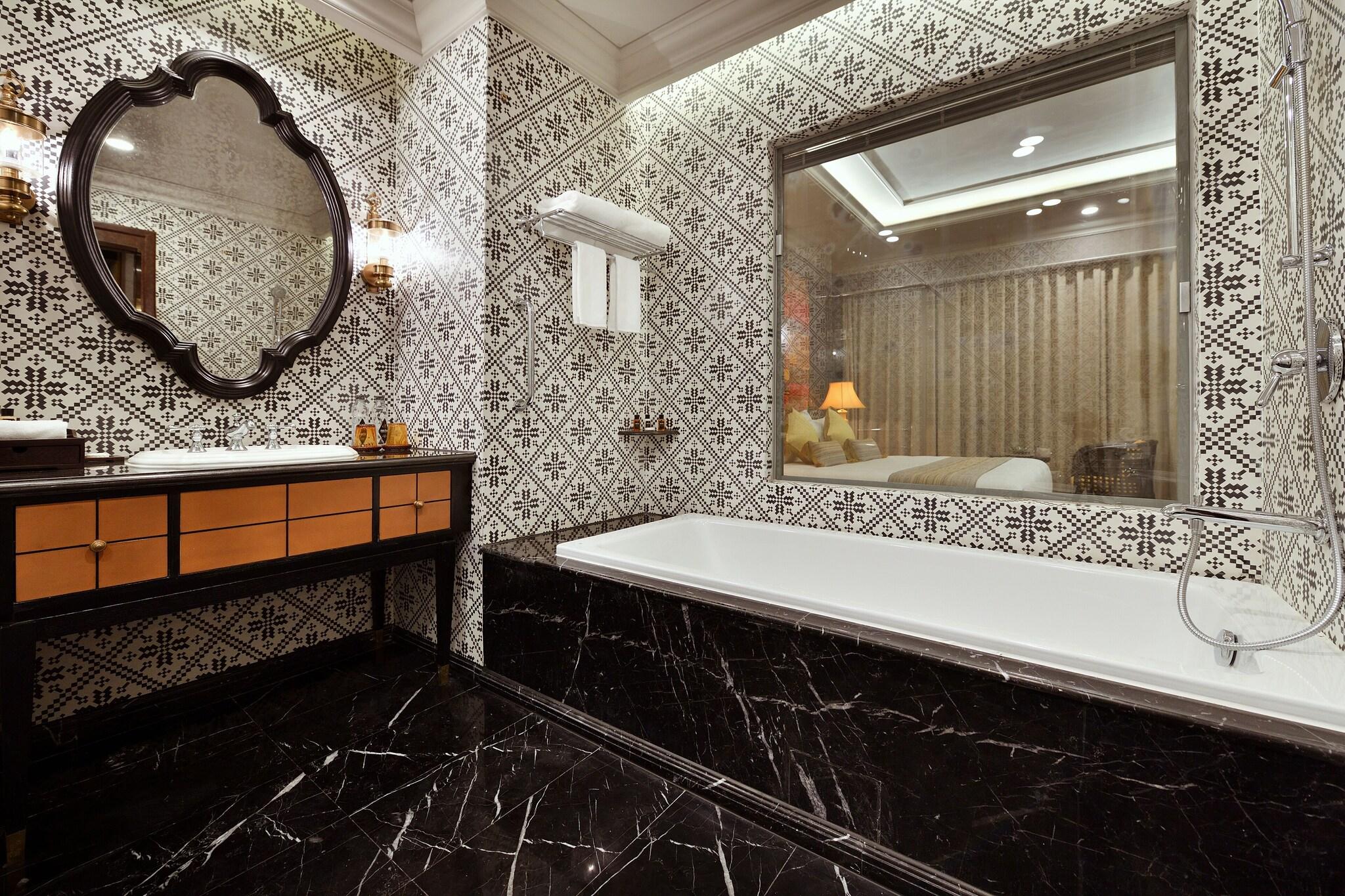 Suite, King Bed