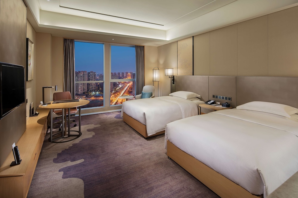 DELUXE, TWIN BEDS, HIGH FLOOR
