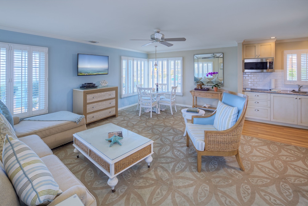 Scripps Inn La Jolla Cove 32/48