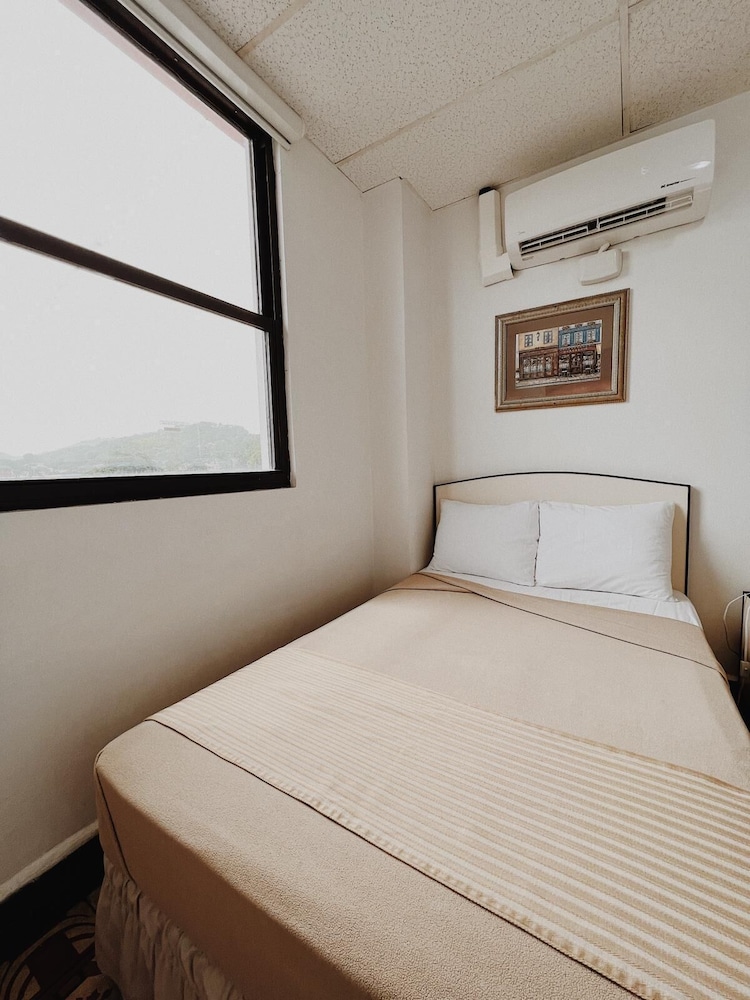 Hotel Colonial 12/50