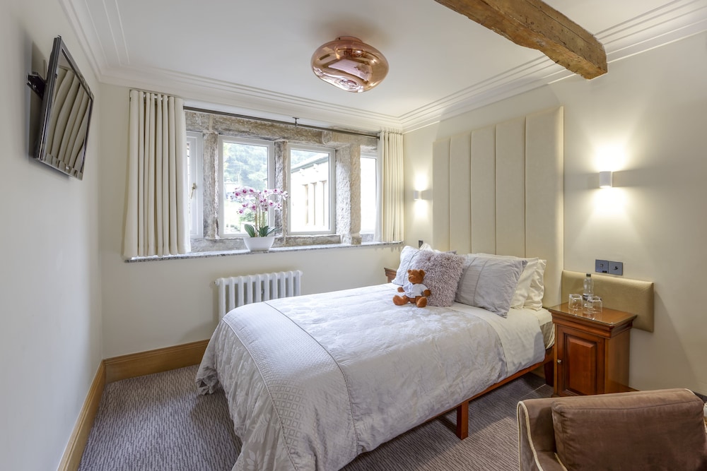 The Saddleworth Hotel 11/42