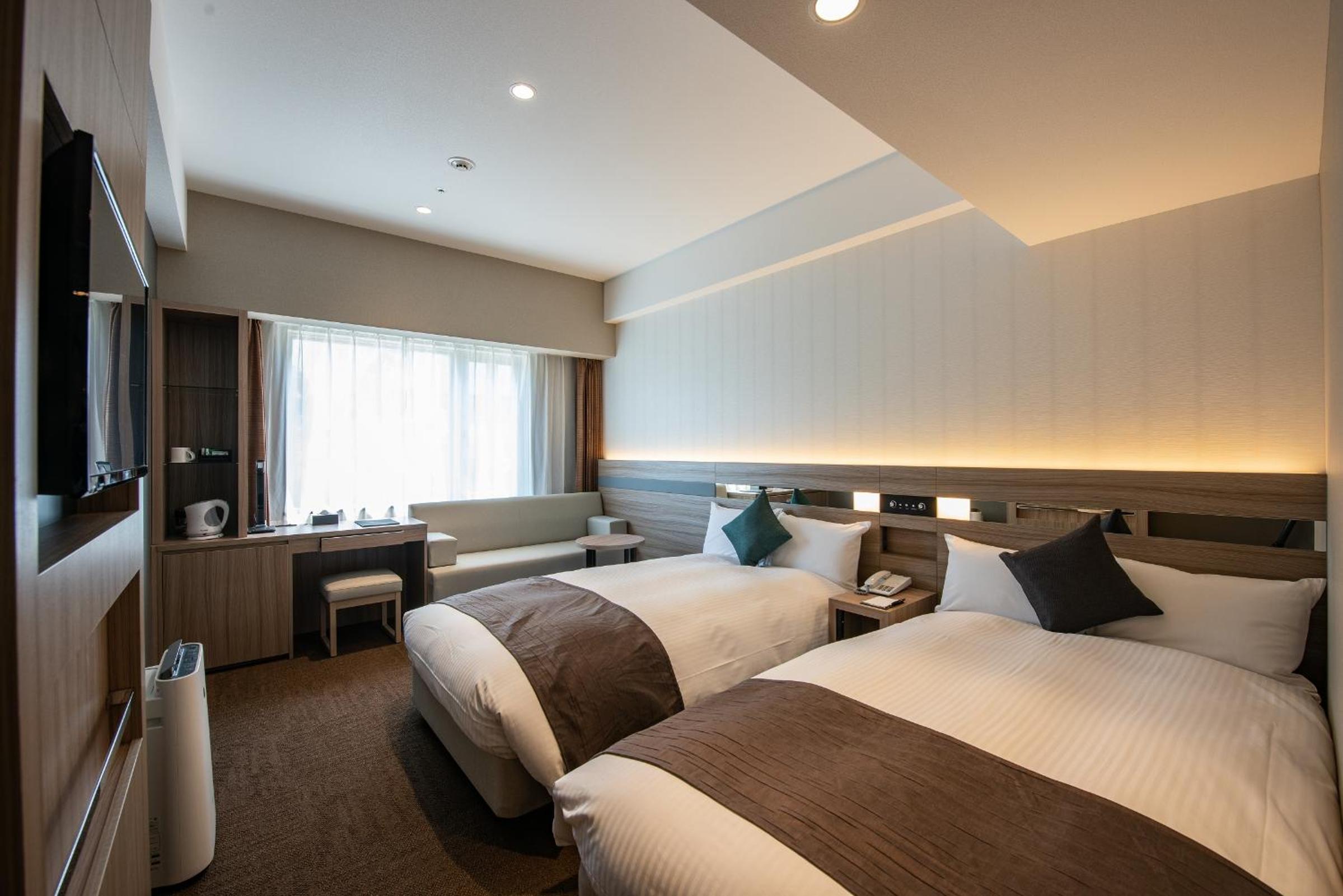 Superior, Twin Beds, West Wing