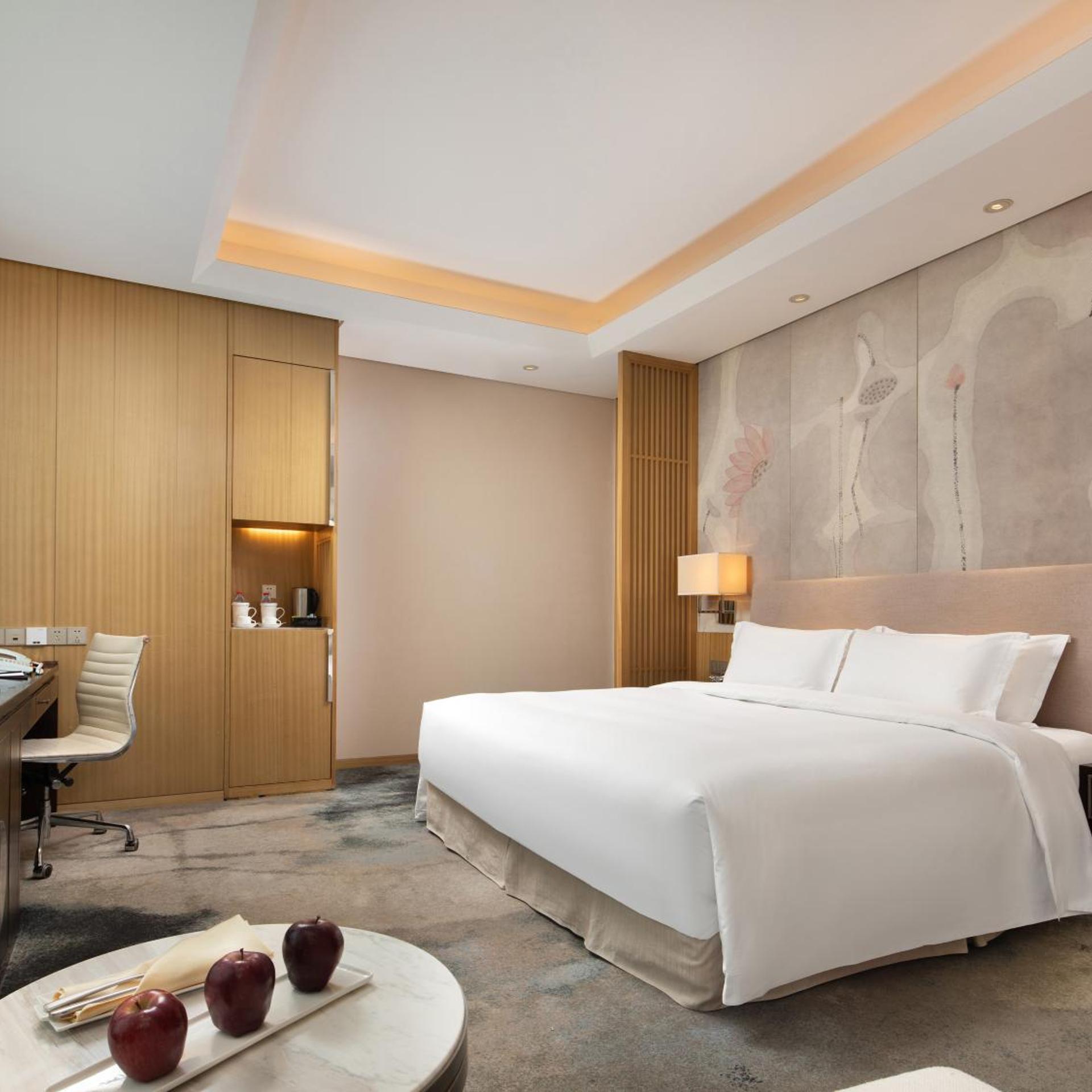 Standard, Queen Bed