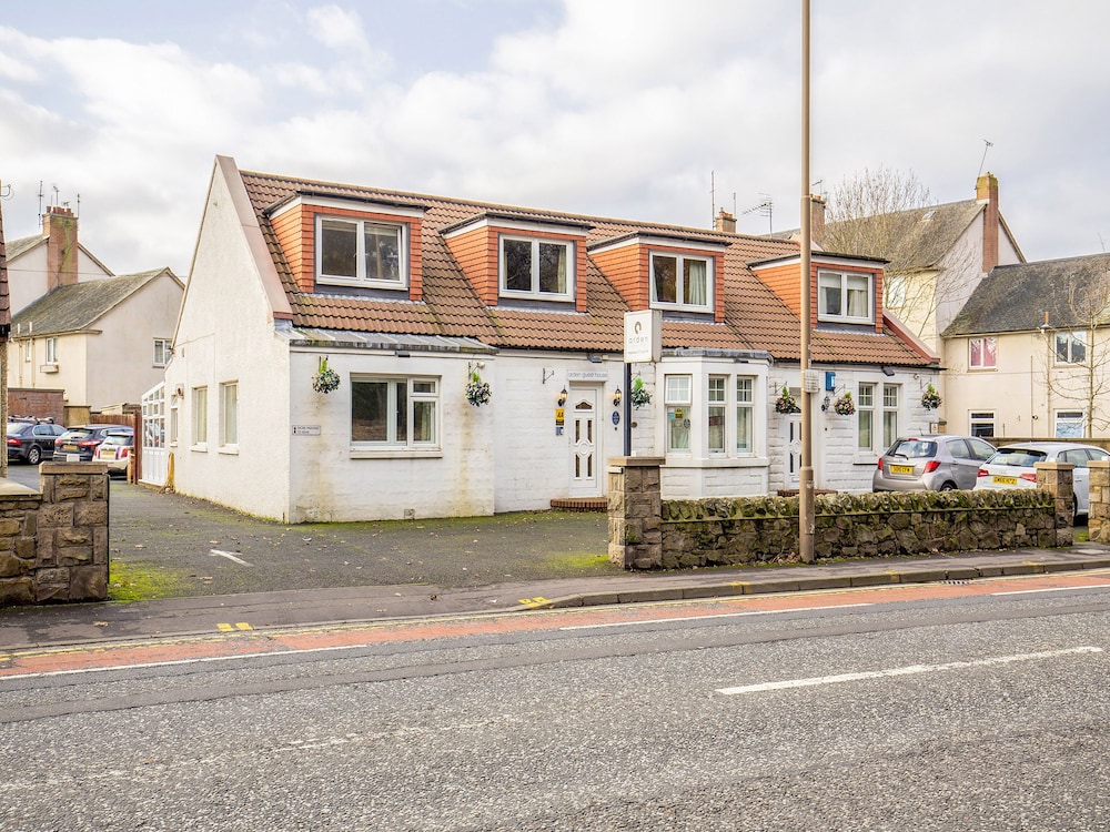 OYO Arden Guest House, Craigmillar Castle Edinburgh in EDINBURGH