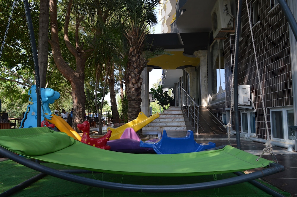 SELINUS BEACH CLUB HOTEL 42/50