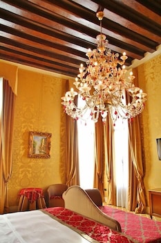 Pesaro Palace 27/60