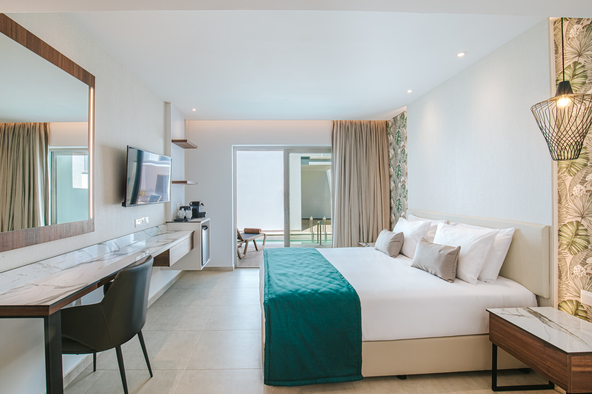 Swim Up, Double Bed