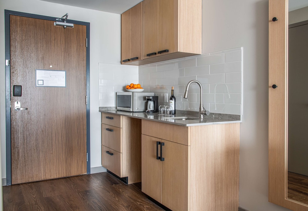 Hyatt Place Newark/Silicon Valley 63/64