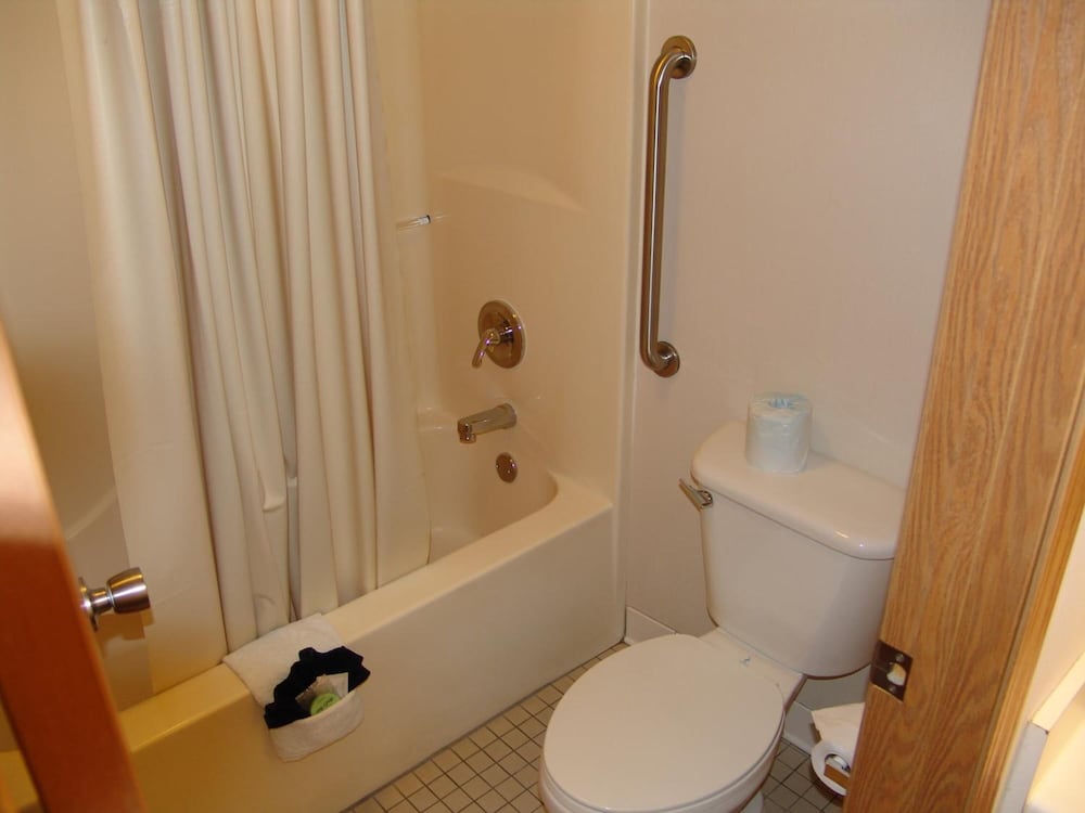 Super 8 by Wyndham Branson Shepherd of the Hills Exwy 12/60