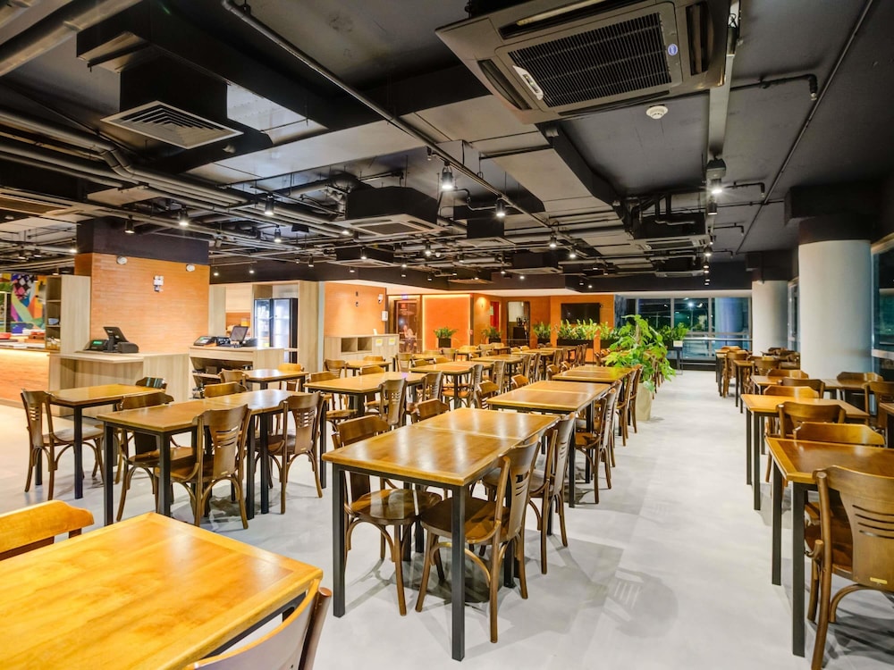 restaurant cafeteria
