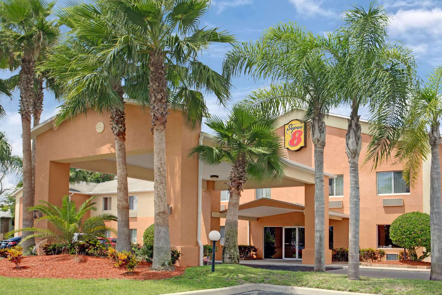Super 8 by Wyndham Daytona Beach 2/10