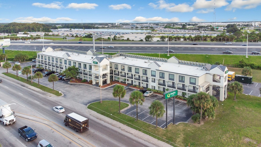 Super 8 by Wyndham Orlando Near Florida Mall 43/54