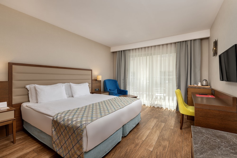 DELUXE ROOM CITY VIEW