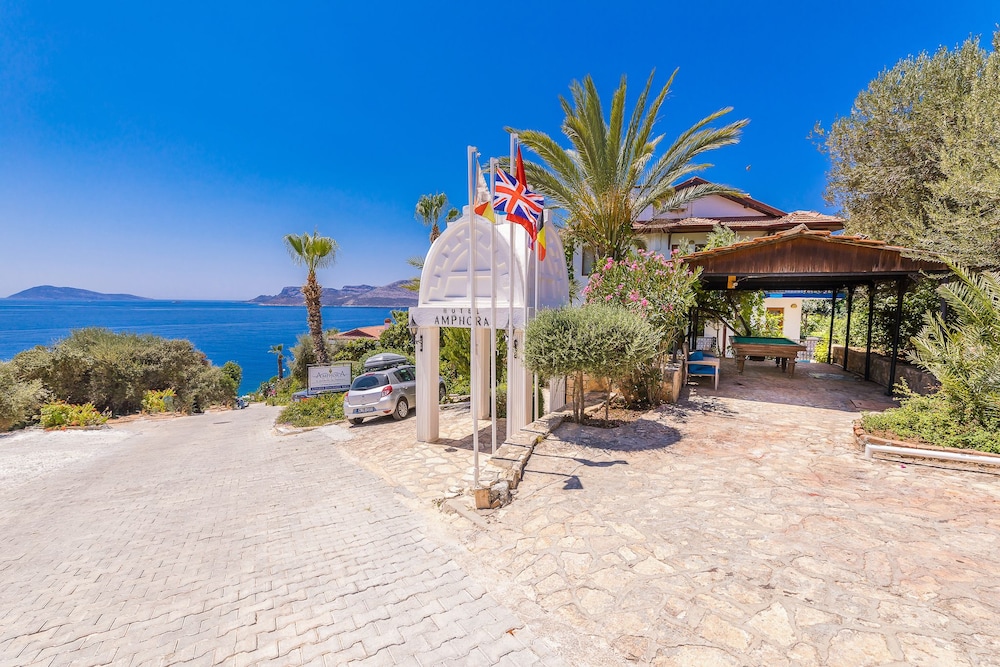 Amphora Hotel 42/56
