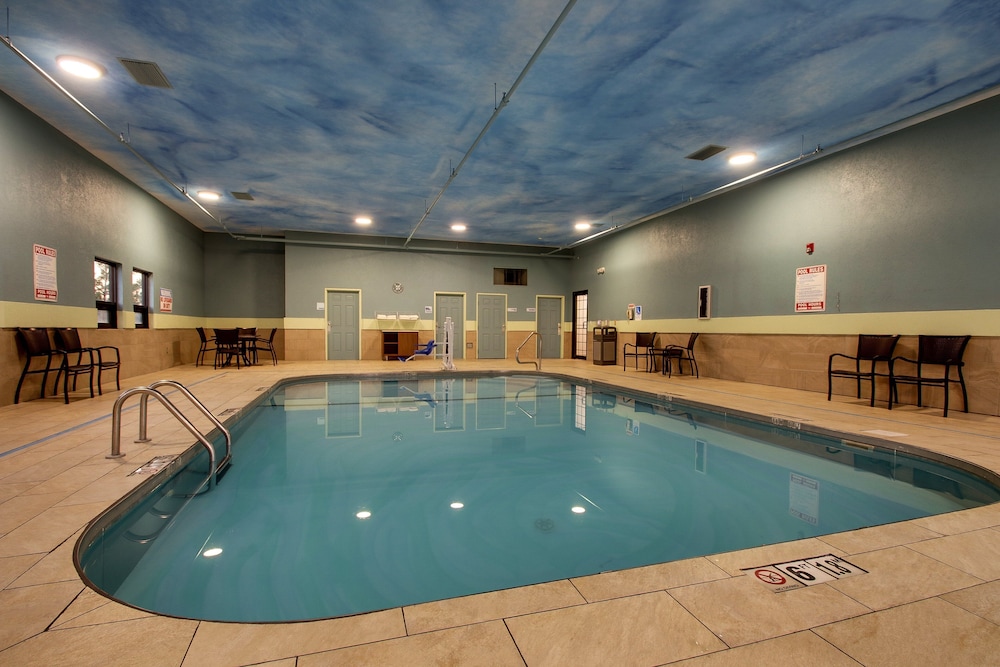 Holiday Inn Express Suites Lebanon 26/57