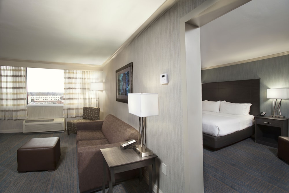 Holiday Inn Columbus Downtown Capital Square 34/65