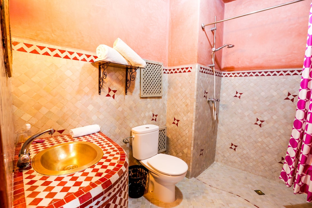 Riad Al Khansaa 18/70