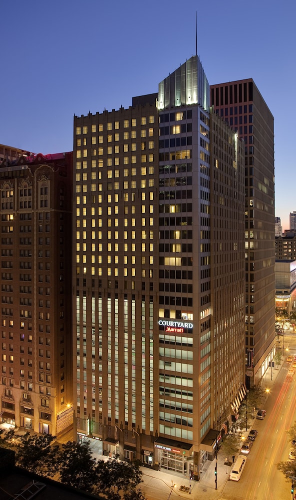 Courtyard Chicago Downtown/Magnificent Mile 6/63