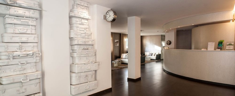 Ferro Hotel 6/33