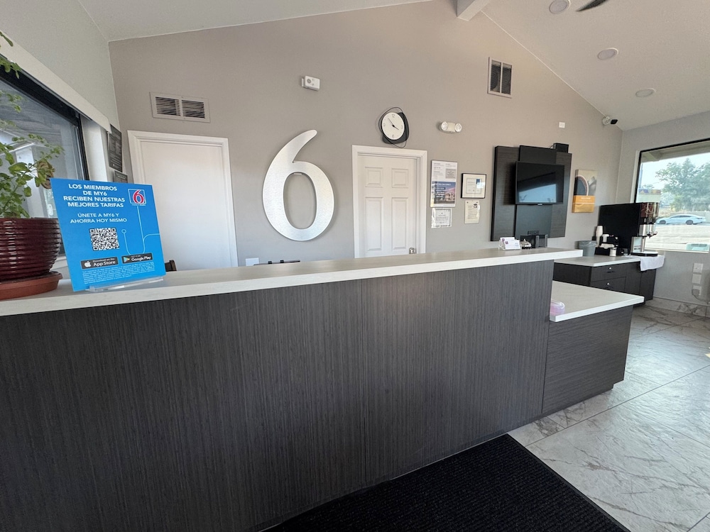 Lobby at Motel6 Willows, CA, WILLOWS - CA