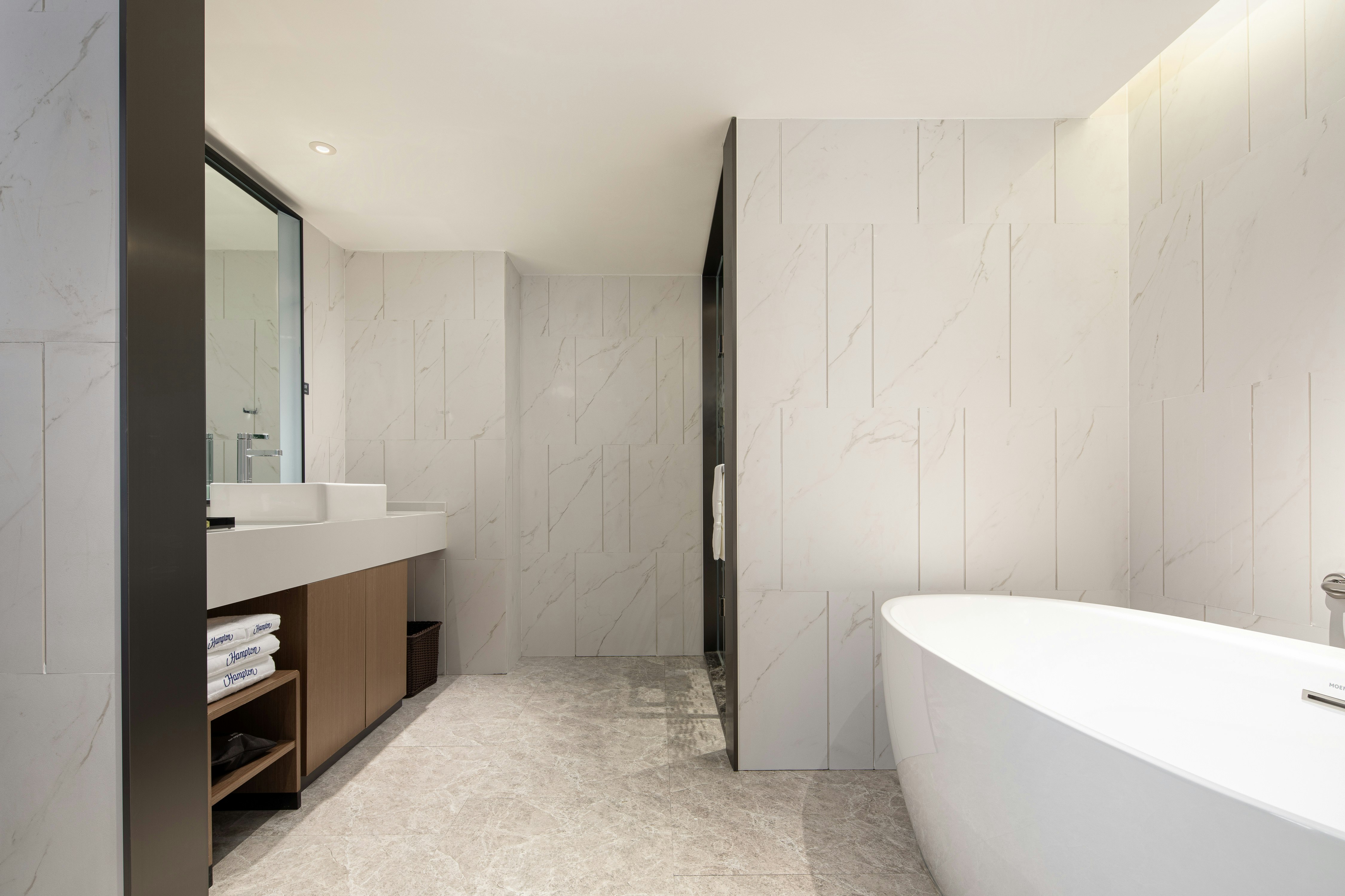 Hampton by Hilton Haikou East Railway Station 38/40