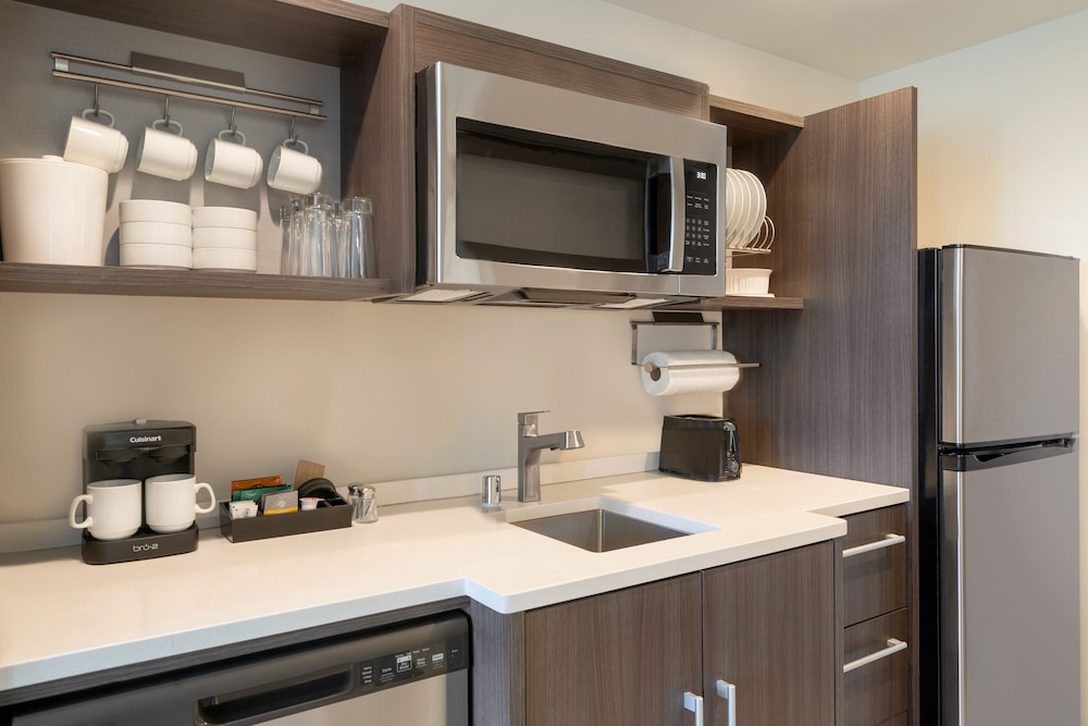 Home2 Suites by Hilton Woodland Hills Los Angeles 42/48