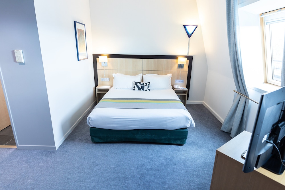 HOLIDAY INN EXPRESS ARRAS 16/78