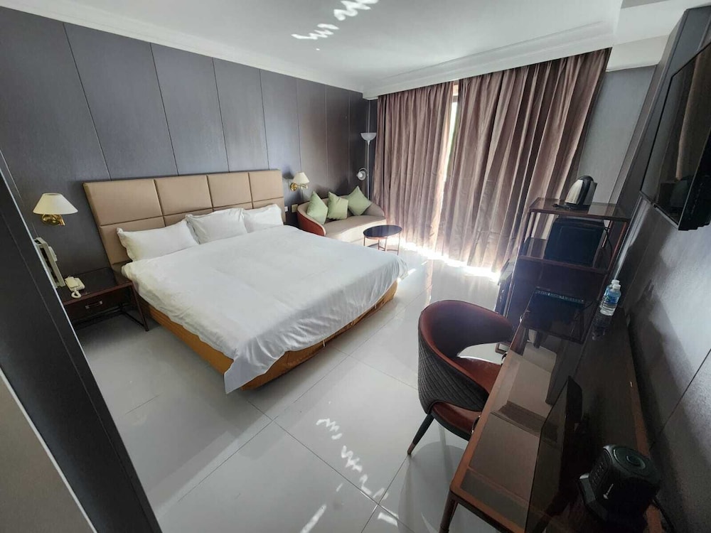 SUPERIOR, KING BED