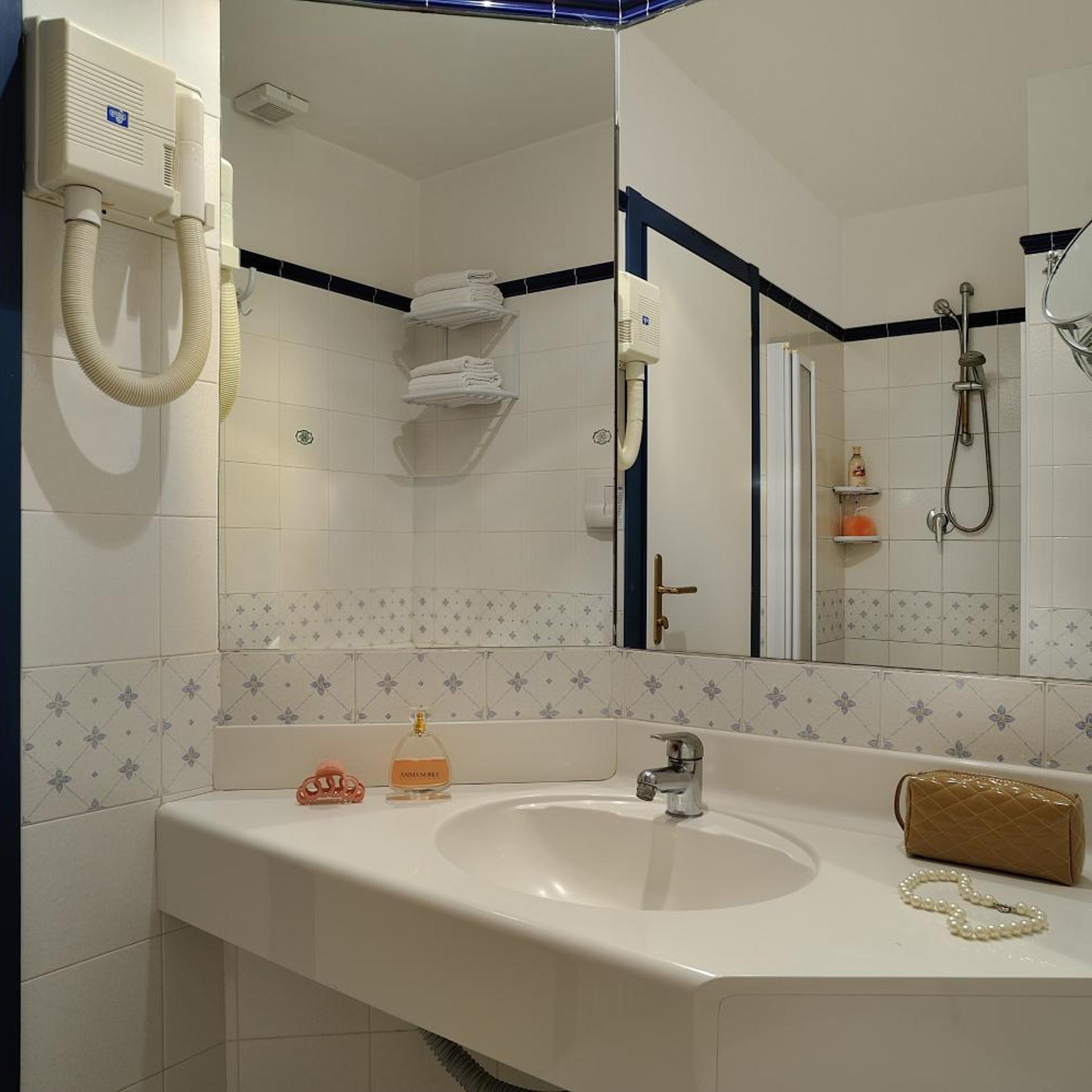 Comfort, Triple, Lateral Side Sea View، Hotel Ascot 4/5