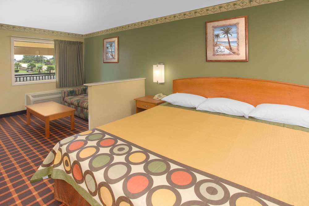 Super 8 By Wyndham Shreveport 6/28