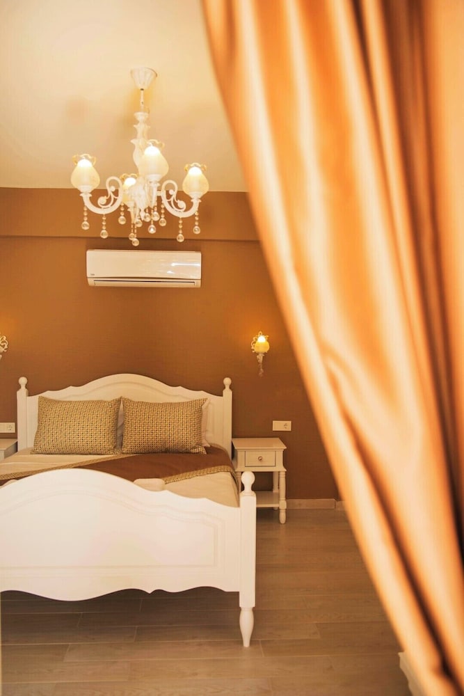 Selin Hotel 4/50