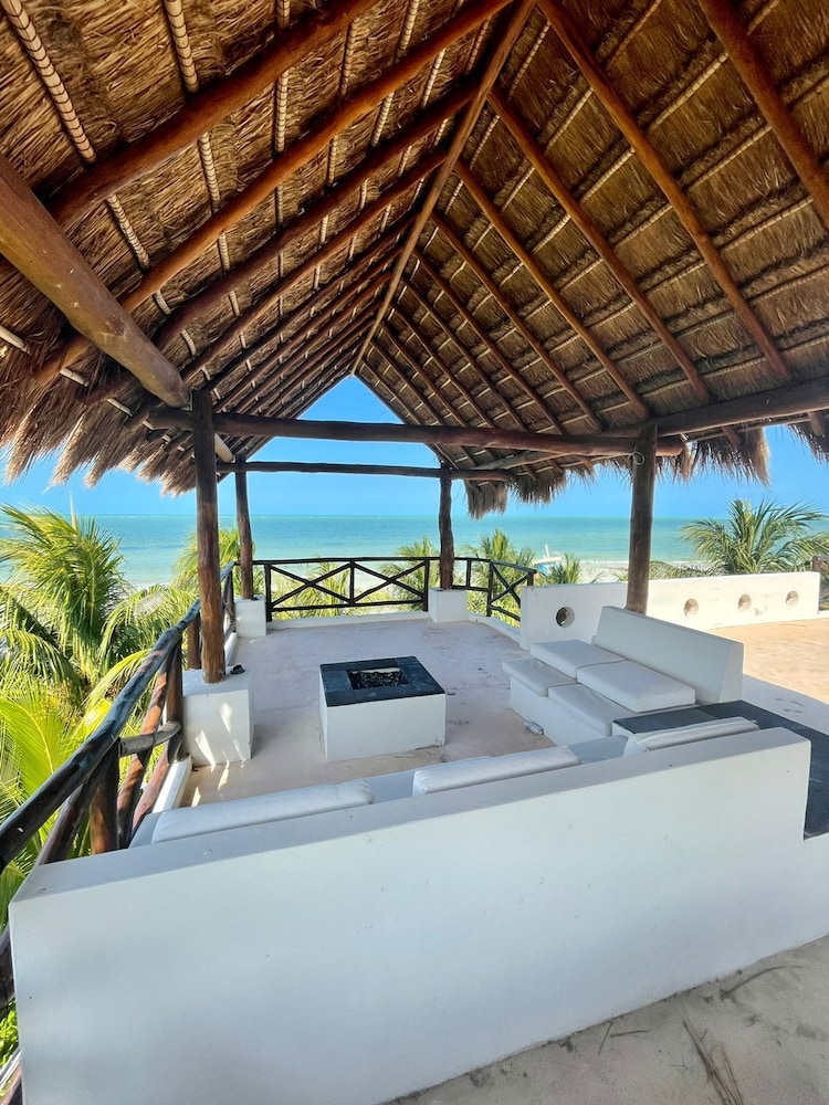 La Puerta Azul Beachfront Adults Only 19/50