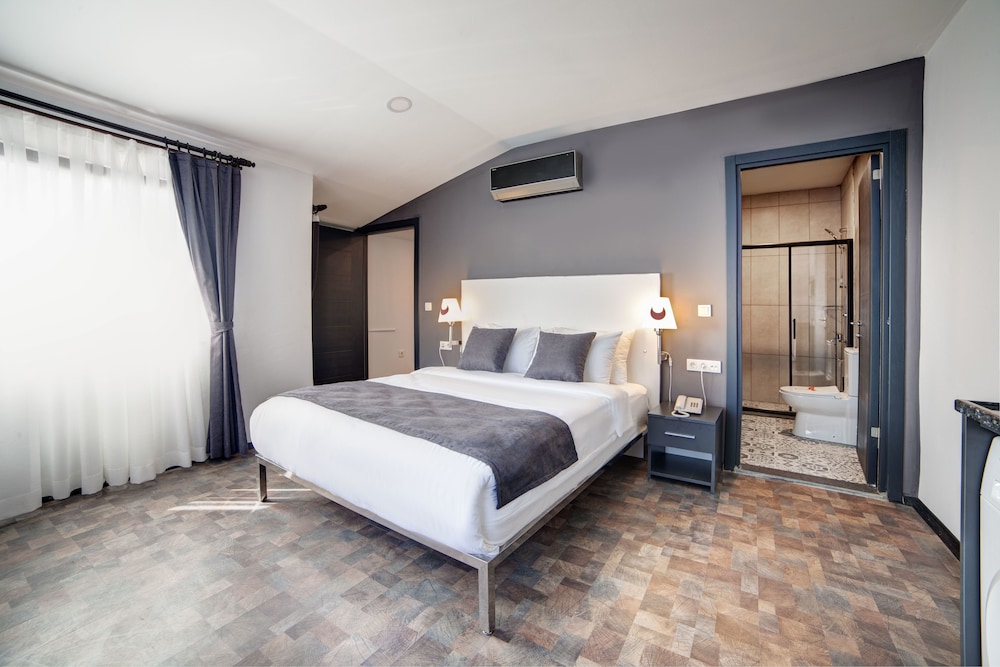 Lime Garden Hotel 24/61