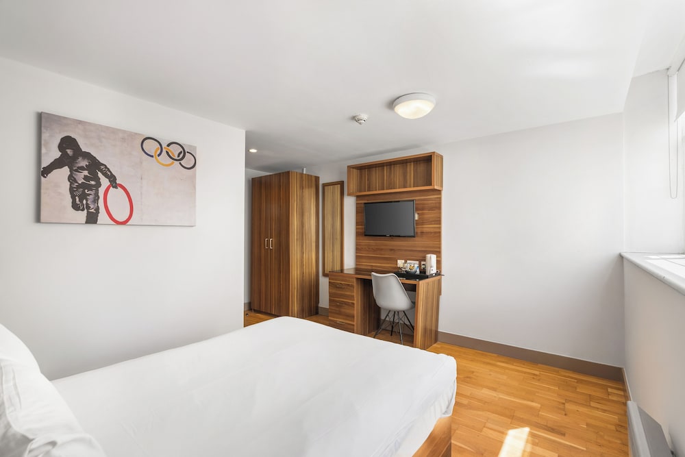 Britannia Study Hotel 18/66