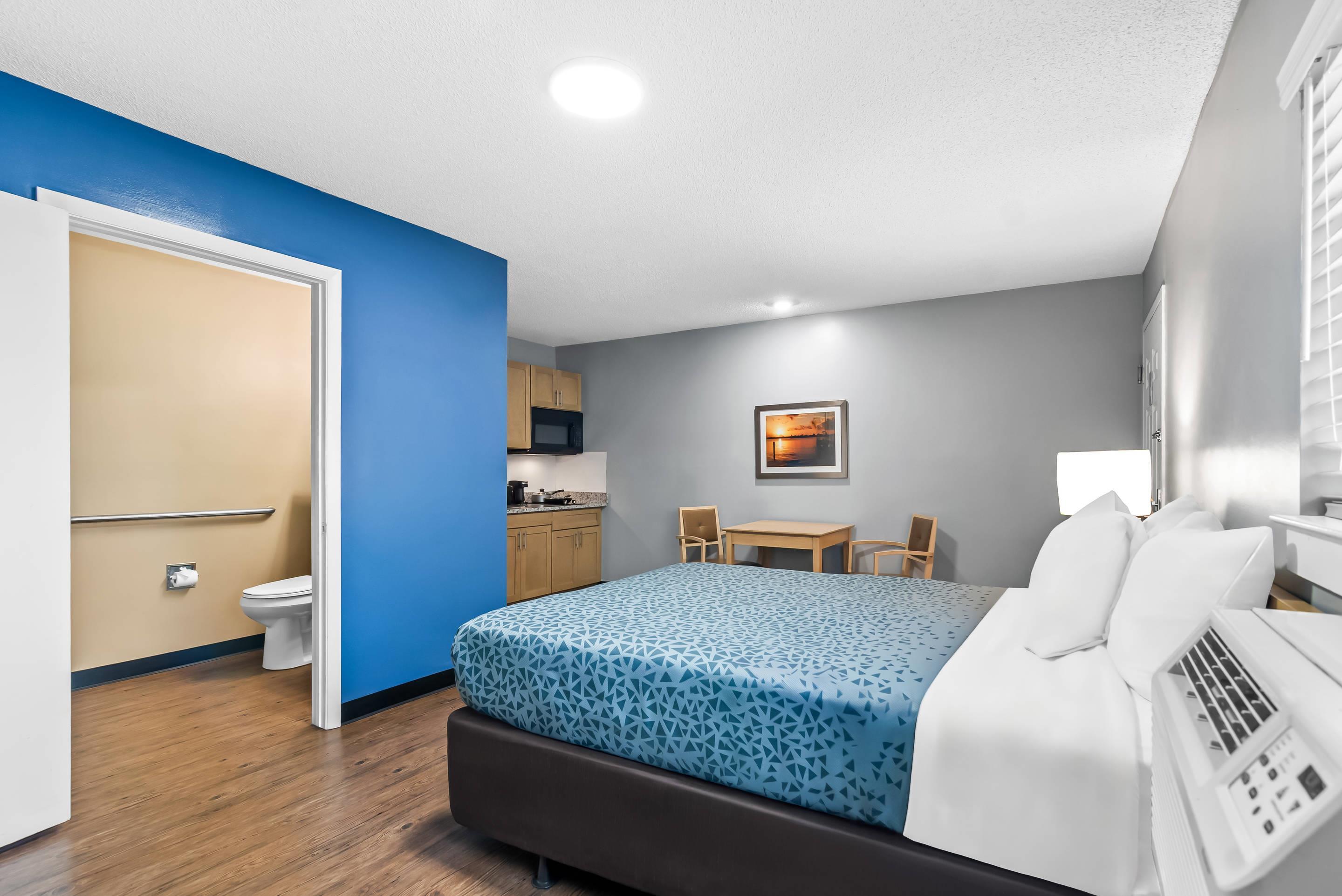 Room, Queen Bed, Accessible