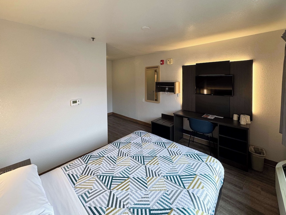 Motel6 Glenview, IL - Chicago North 28/60